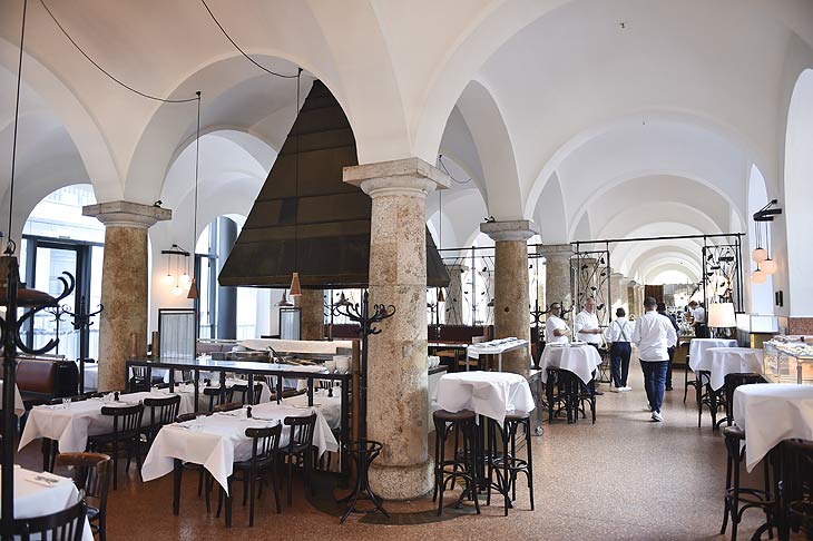 Kern im brenner - der große Grill  ©Foto: Brauer Photos / Goran Nitschke für Kull & Weinzierl